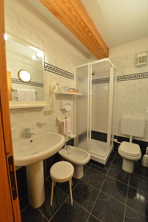 Petit Hotel กอนเญ ภายนอก รูปภาพ